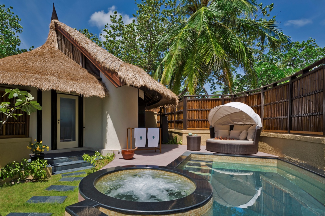 Banyan-Tree-Maldives-Outdoor-Pool