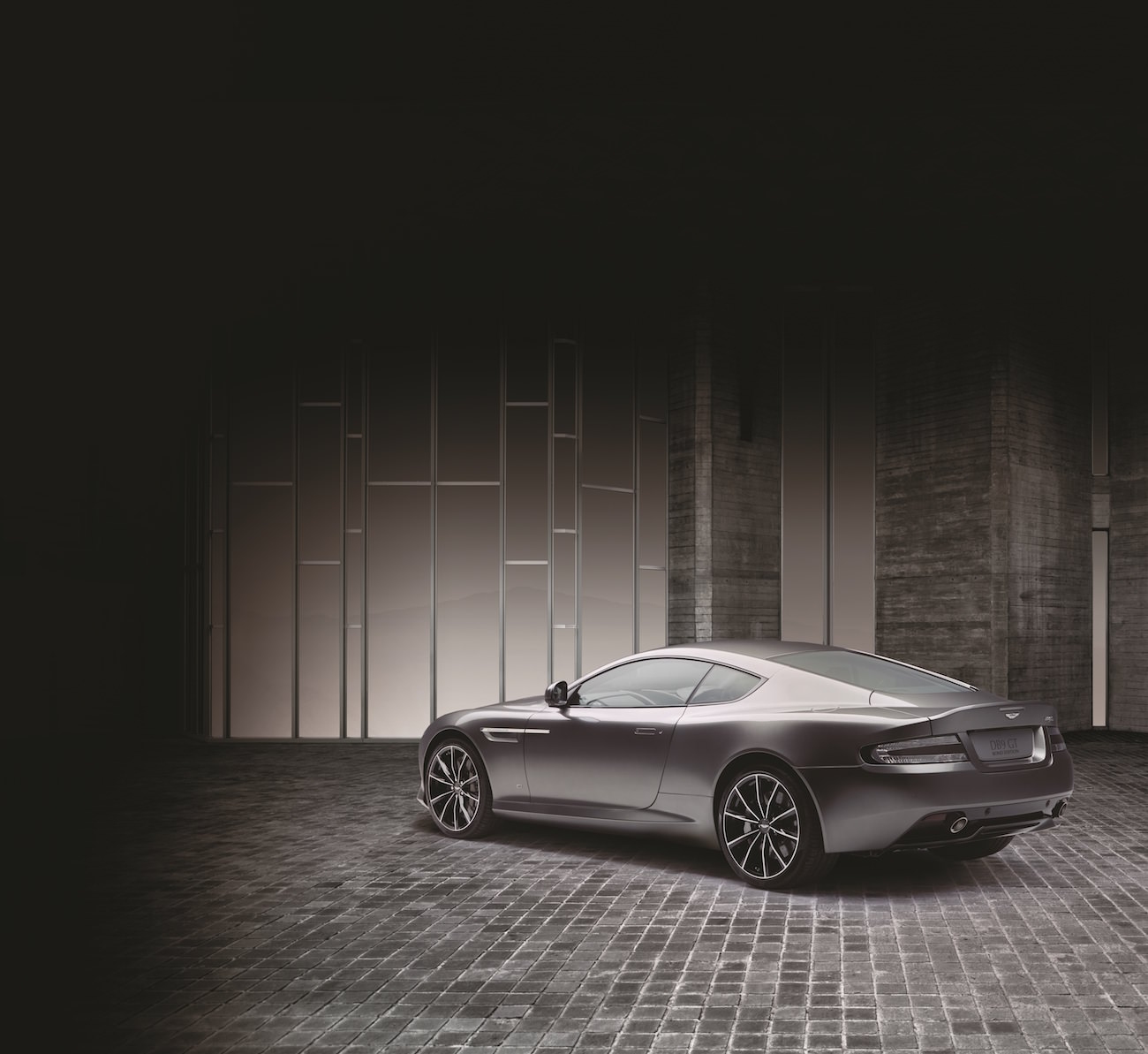 Aston-Martin-Bond-Edition-2
