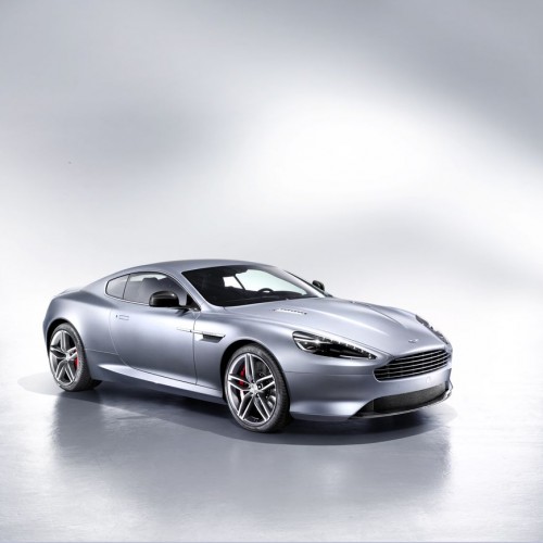 Aston Martin célèbre 100 ans de construction automobile avec la DB9