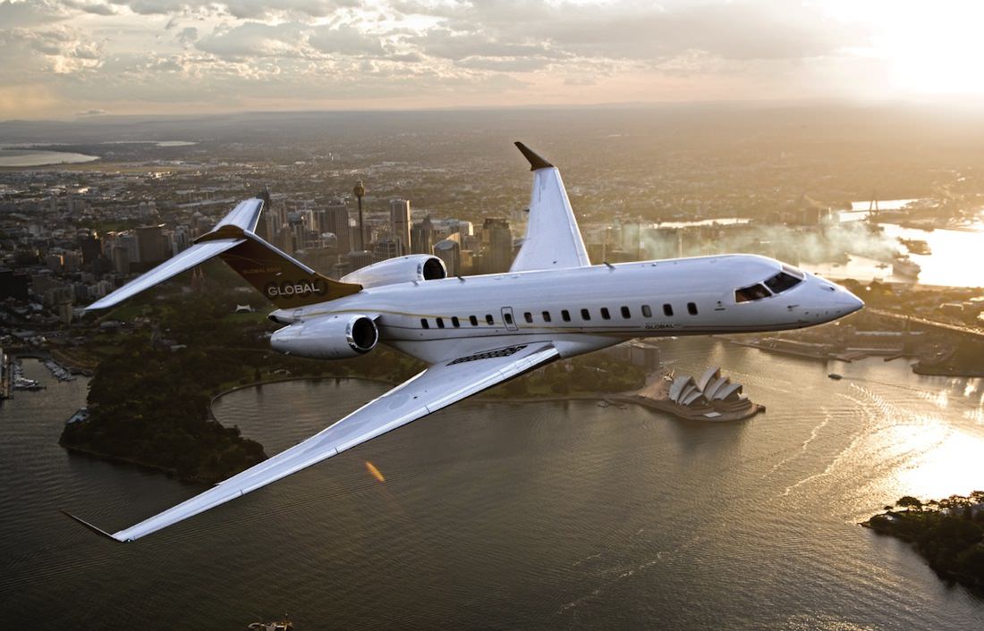 airplane global bombardier luxe