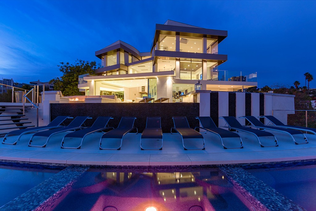 Sierra del Mar 9380, a luxurious property in Beverly Hills