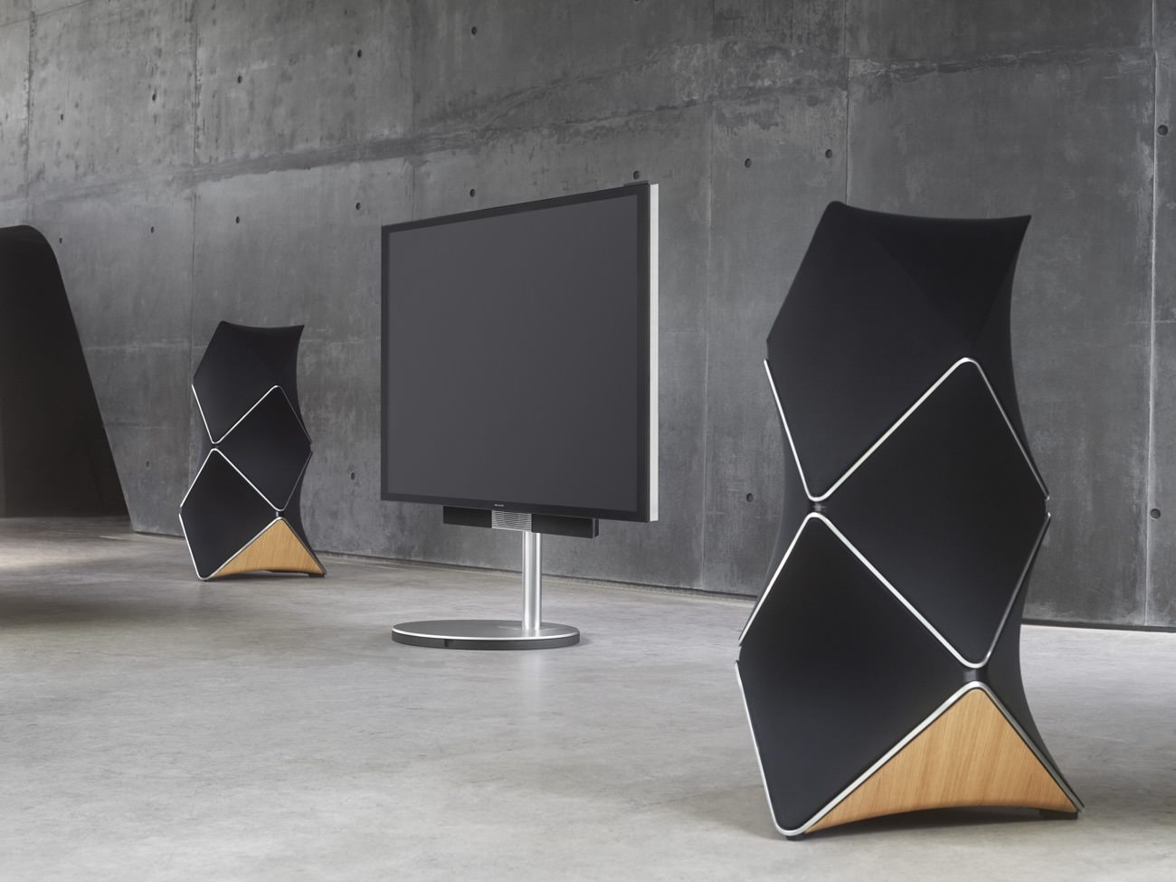 BeoLab 90 loudspeaker: the most powerful and precise sound