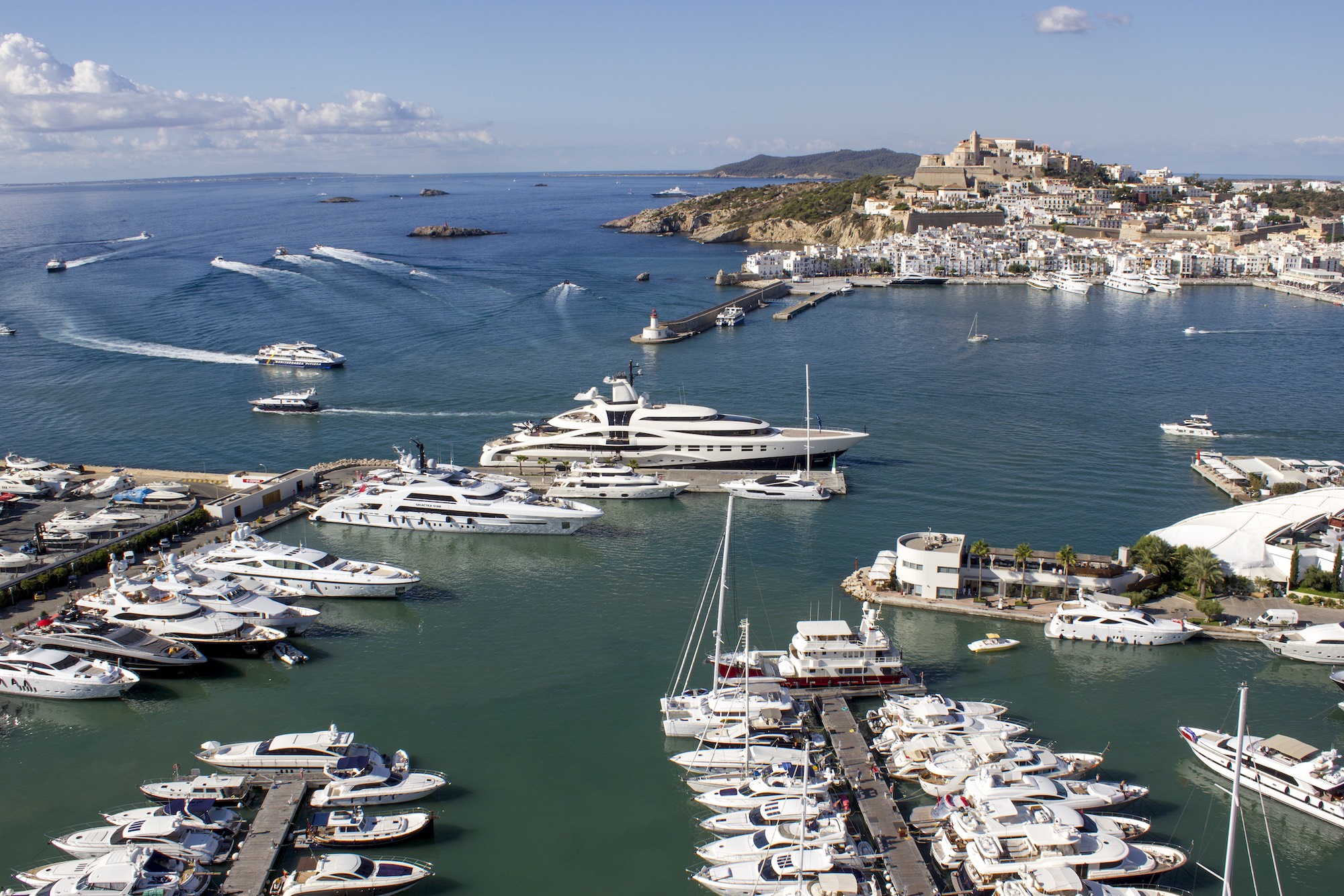 Marina the very exclusive yachting destination gave itself a makeover ! THE MILLIARDAIRE