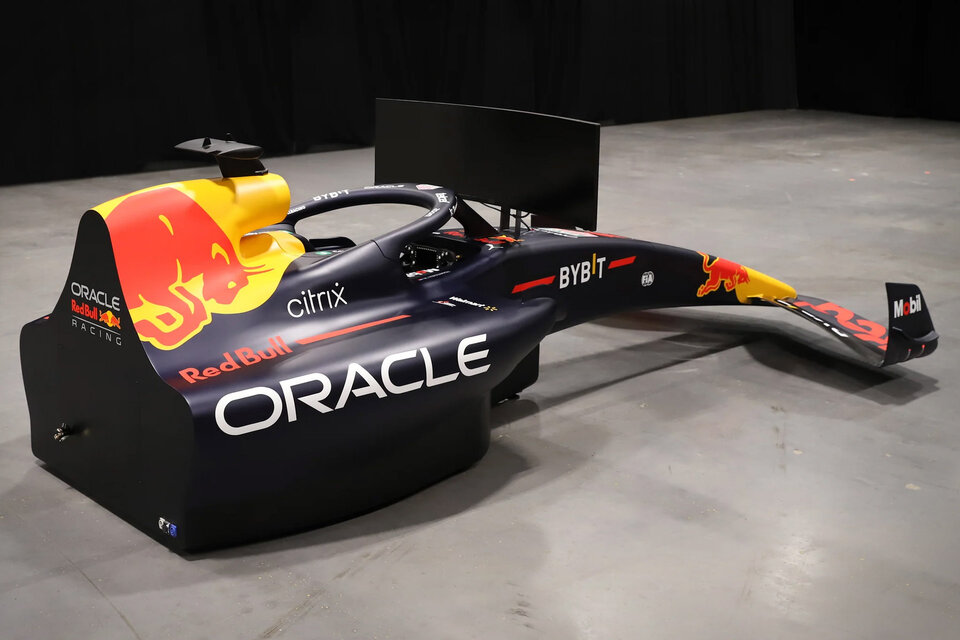 RB18 SHOW CAR SIMULATOR – CHAMPIONS EDITION