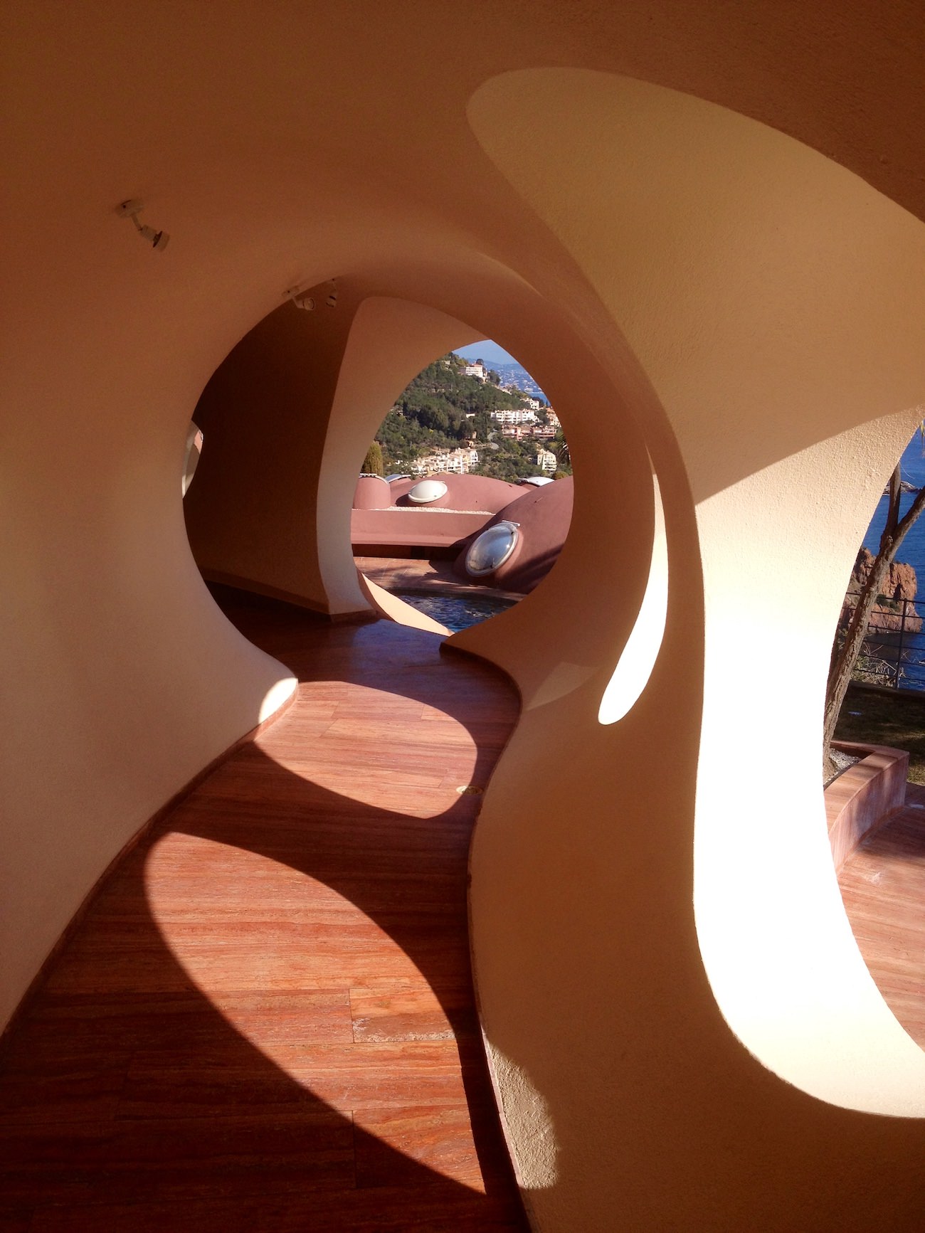 PHOTOS - Le Palais Bulles, la villa folle de Pierre Cardin à